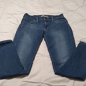 Levi's Women's Skinny Jeans - Medium Blue Stretch Denim